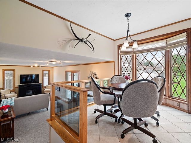 1044 Joy Oval, Seven Hills, OH 44131