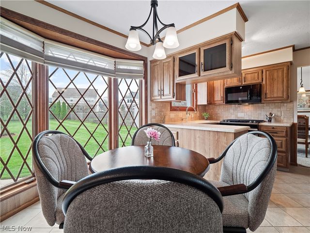 1044 Joy Oval, Seven Hills, OH 44131