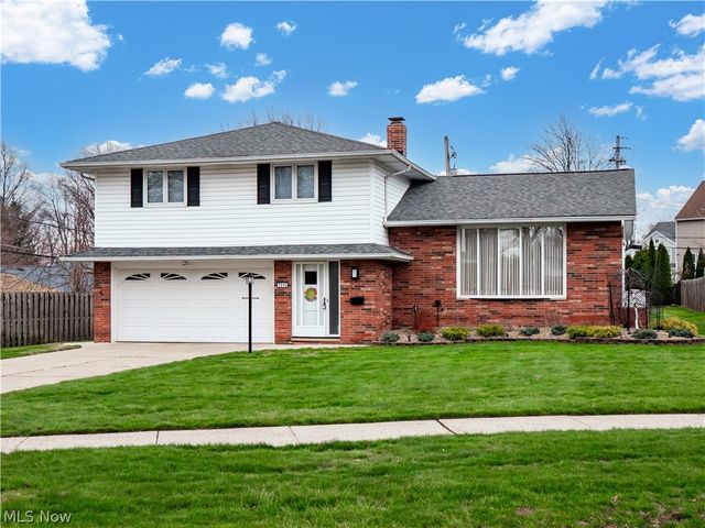 1044 Joy Oval, Seven Hills, OH 44131