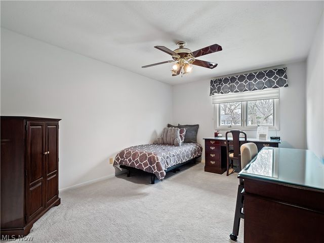 1044 Joy Oval, Seven Hills, OH 44131