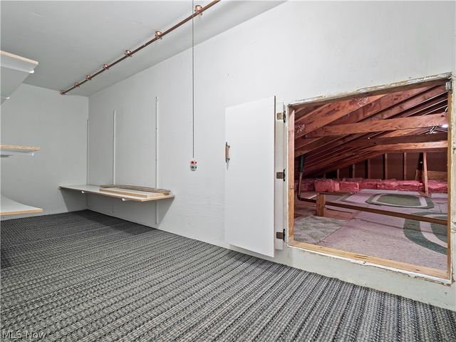 1044 Joy Oval, Seven Hills, OH 44131