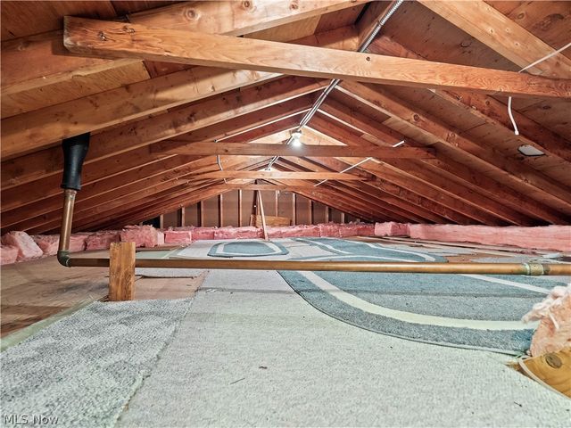 1044 Joy Oval, Seven Hills, OH 44131