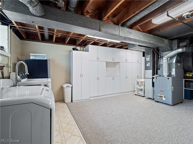 1044 Joy Oval, Seven Hills, OH 44131