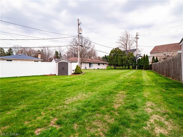 1044 Joy Oval, Seven Hills, OH 44131