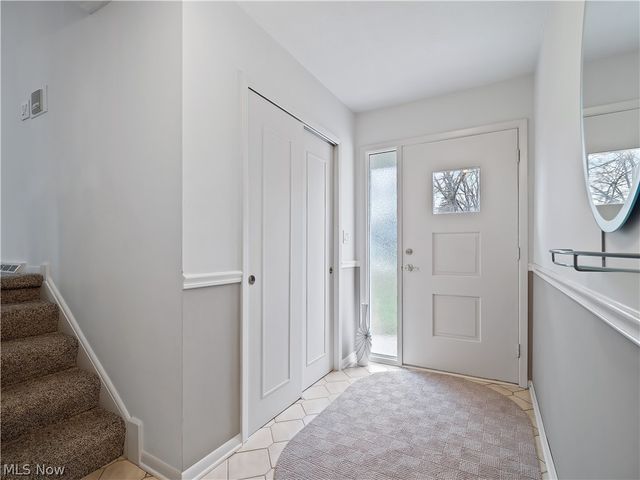 1044 Joy Oval, Seven Hills, OH 44131