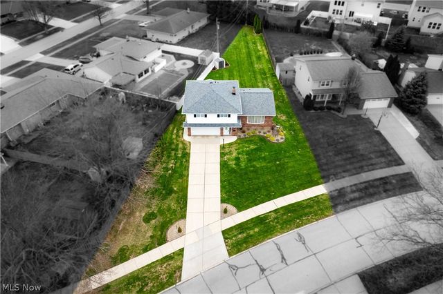 1044 Joy Oval, Seven Hills, OH 44131