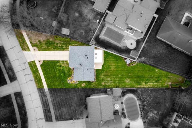 1044 Joy Oval, Seven Hills, OH 44131