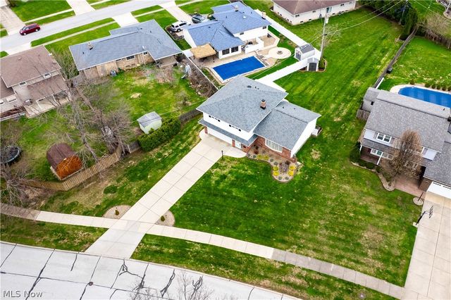 1044 Joy Oval, Seven Hills, OH 44131