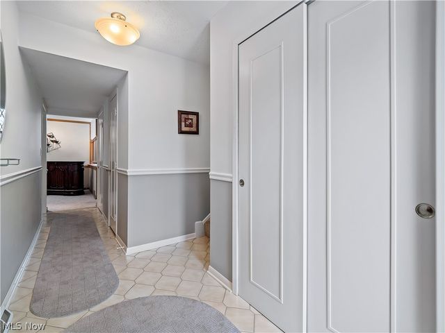 1044 Joy Oval, Seven Hills, OH 44131