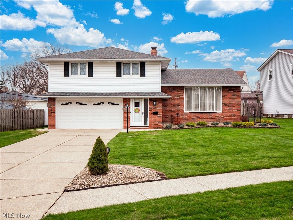 1044 Joy Oval, Seven Hills, OH 44131