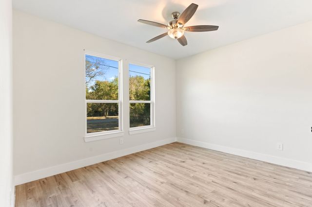 150 Bandera Circle, Payne Springs, TX 75156