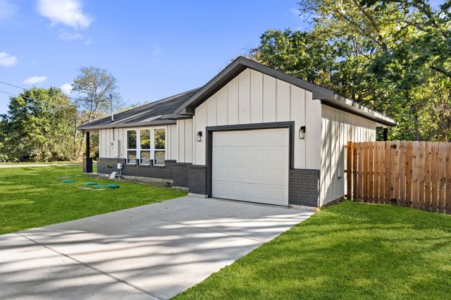 150 Bandera Circle, Payne Springs, TX 75156