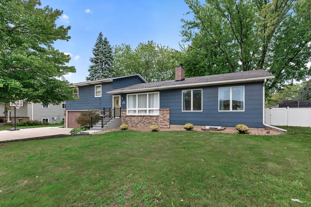 28 Sterling Street N, Maplewood, MN 55119 — exterior