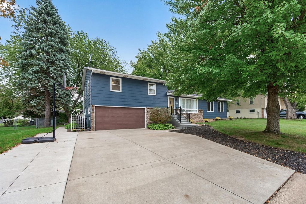 28 Sterling Street N, Maplewood, MN 55119 — photo 2