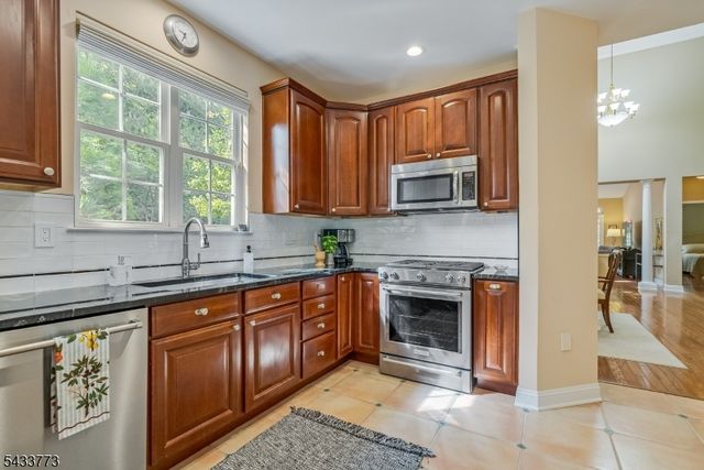 1 Ebersohl Cir, Readington Twp., NJ 08889