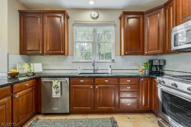 1 Ebersohl Cir, Readington Twp., NJ 08889