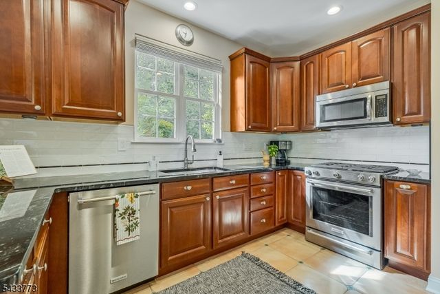 1 Ebersohl Cir, Readington Twp., NJ 08889