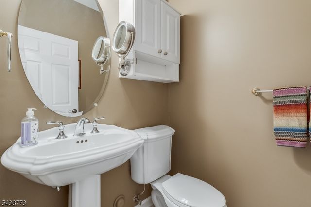 1 Ebersohl Cir, Readington Twp., NJ 08889
