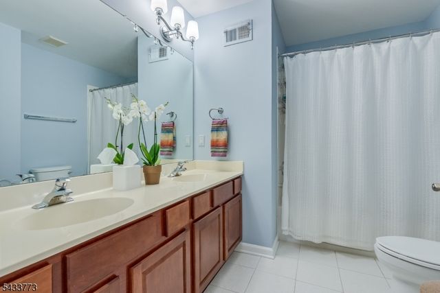 1 Ebersohl Cir, Readington Twp., NJ 08889