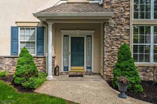 1 Ebersohl Cir, Readington Twp., NJ 08889
