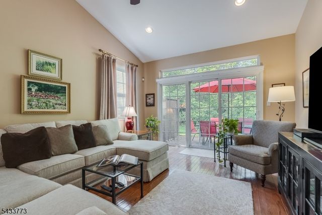 1 Ebersohl Cir, Readington Twp., NJ 08889