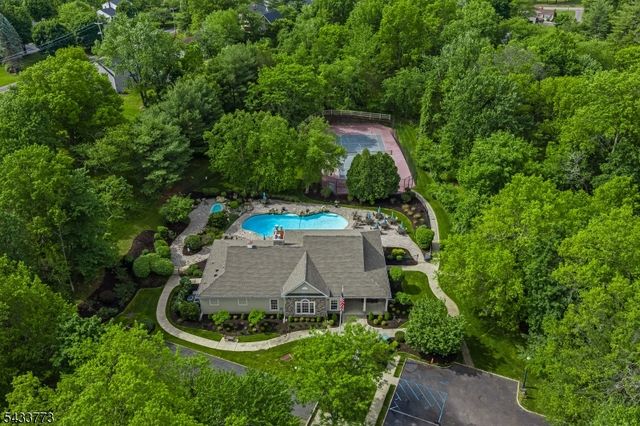 1 Ebersohl Cir, Readington Twp., NJ 08889
