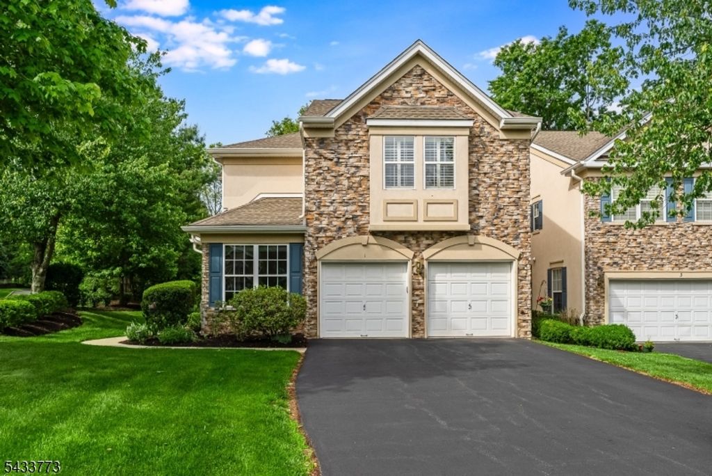 1 Ebersohl Cir, Readington Twp., NJ 08889
