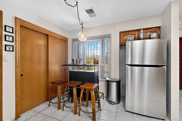 10433 Camino Del Oso NE, Albuquerque, NM 87111