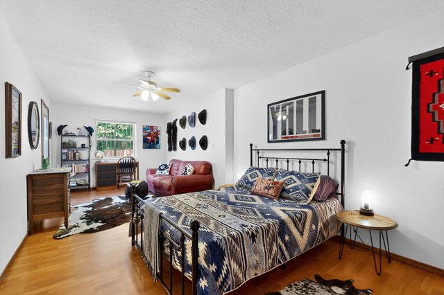 10433 Camino Del Oso NE, Albuquerque, NM 87111