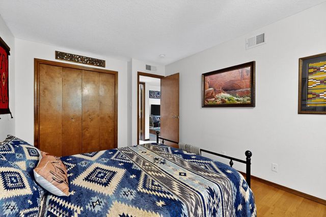 10433 Camino Del Oso NE, Albuquerque, NM 87111