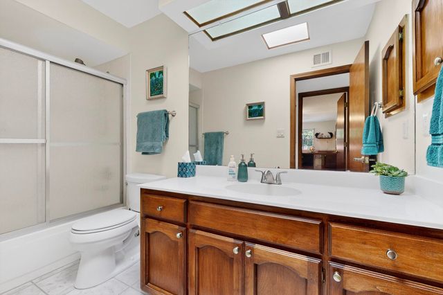 10433 Camino Del Oso NE, Albuquerque, NM 87111