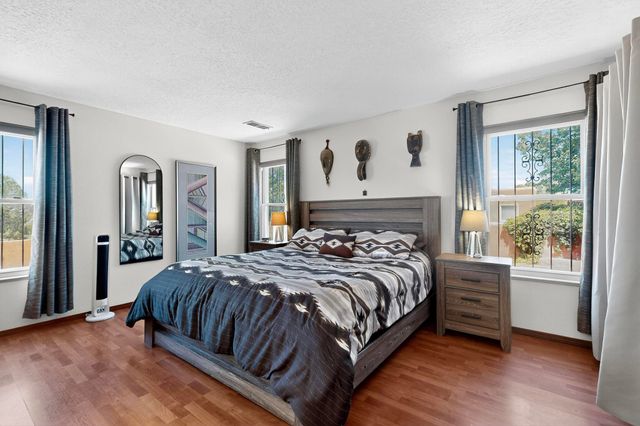 10433 Camino Del Oso NE, Albuquerque, NM 87111