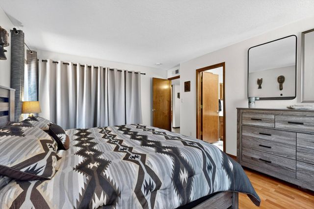 10433 Camino Del Oso NE, Albuquerque, NM 87111