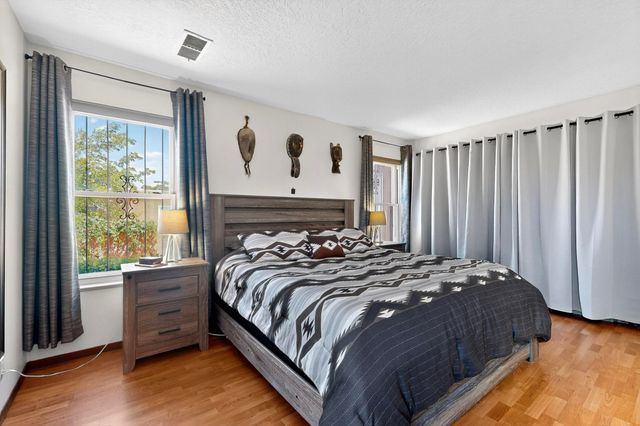 10433 Camino Del Oso NE, Albuquerque, NM 87111