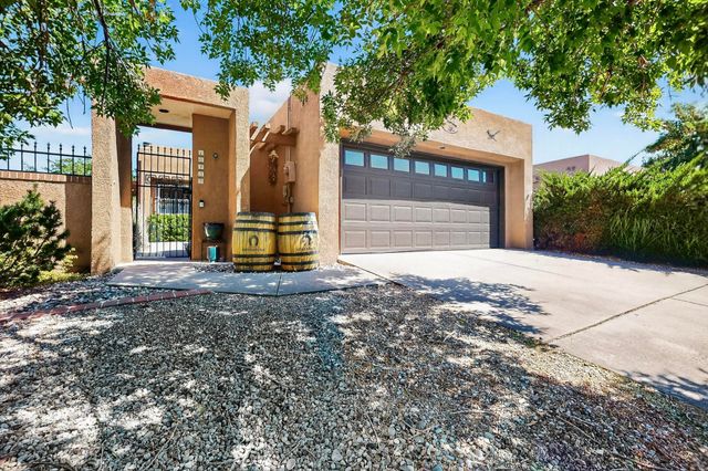 10433 Camino Del Oso NE, Albuquerque, NM 87111