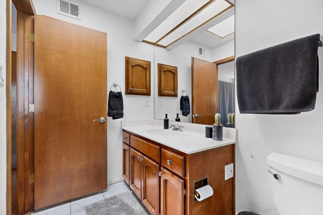 10433 Camino Del Oso NE, Albuquerque, NM 87111