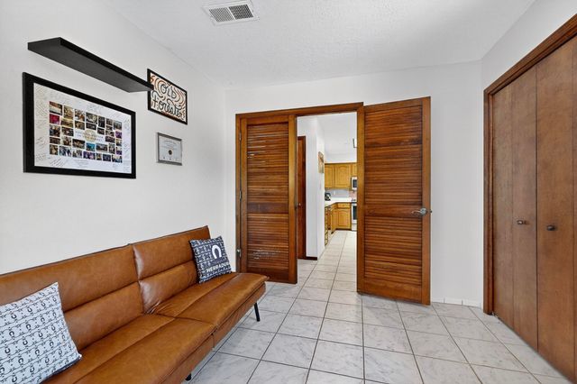 10433 Camino Del Oso NE, Albuquerque, NM 87111