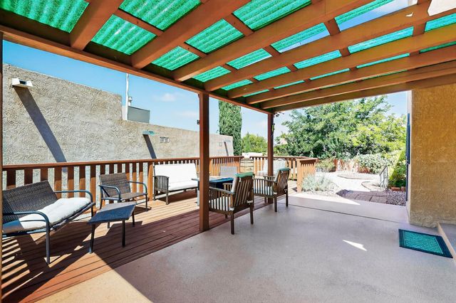 10433 Camino Del Oso NE, Albuquerque, NM 87111
