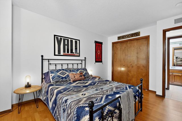 10433 Camino Del Oso NE, Albuquerque, NM 87111