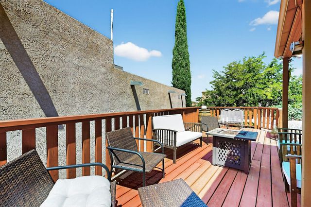 10433 Camino Del Oso NE, Albuquerque, NM 87111