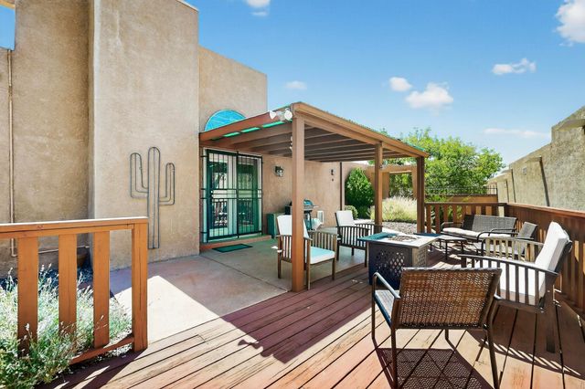 10433 Camino Del Oso NE, Albuquerque, NM 87111