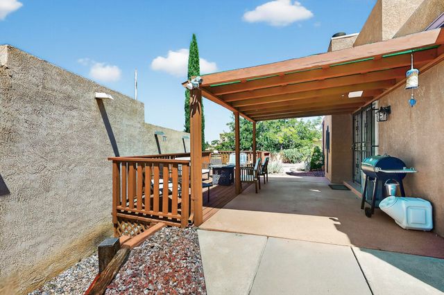 10433 Camino Del Oso NE, Albuquerque, NM 87111