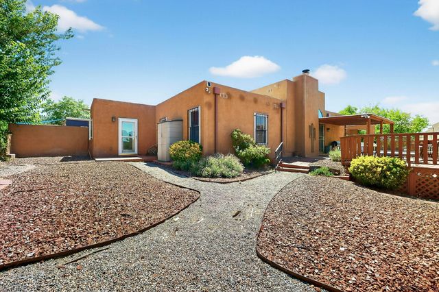 10433 Camino Del Oso NE, Albuquerque, NM 87111