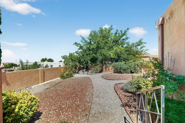 10433 Camino Del Oso NE, Albuquerque, NM 87111