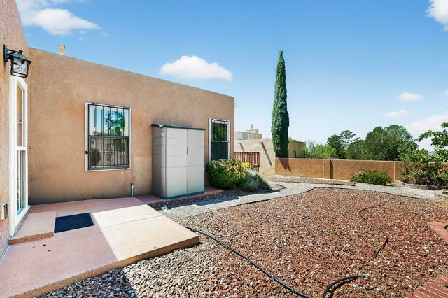 10433 Camino Del Oso NE, Albuquerque, NM 87111