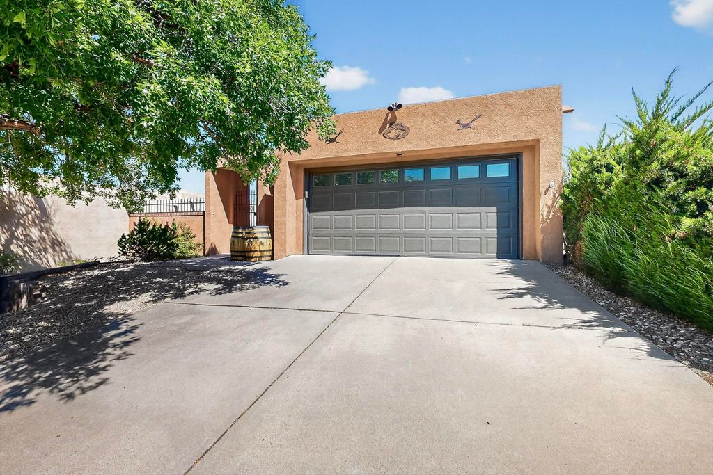 10433 Camino Del Oso NE, Albuquerque, NM 87111