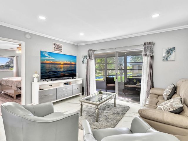 371 NW 76th Ave 201, Margate, FL 33063