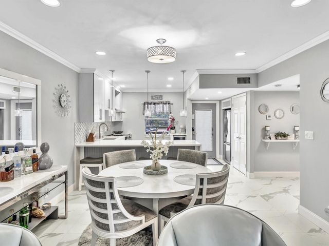 371 NW 76th Ave 201, Margate, FL 33063