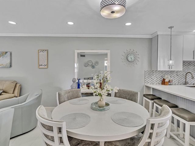 371 NW 76th Ave 201, Margate, FL 33063