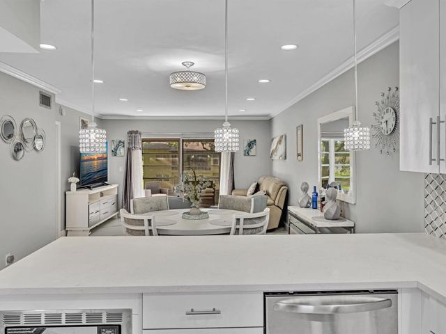 371 NW 76th Ave 201, Margate, FL 33063